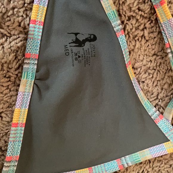 Jolyn Triangle Pattern Set - Picture 4 of 5